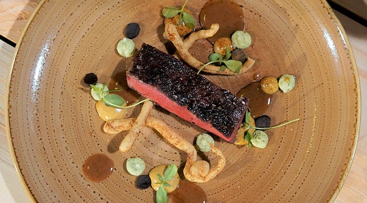 Angus Wagyu Sous VideAngus Wagyu Schulter Lakritz Knoblauch Hirter Morchl Dennis Bachus