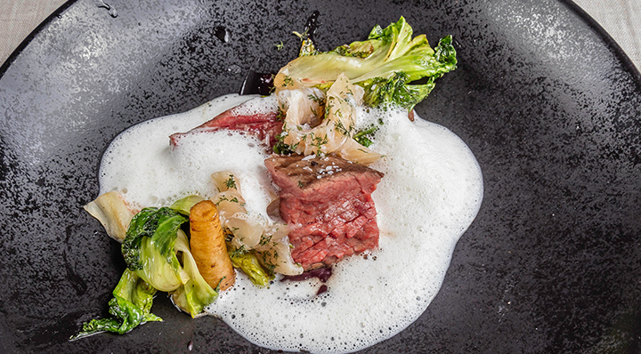 Albers Flank Steak sous vide with Smoked trout foamBavette Petersielienwurzel Stephanhaupt