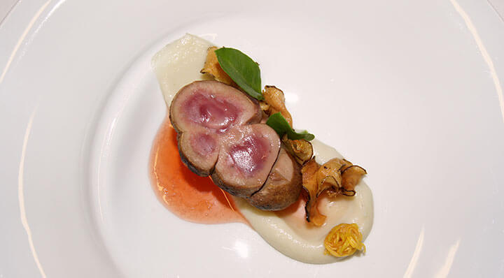 Veal kidney sous vide with chips from Jerusalem artichokeKalbsniere Andreastuffentsammer