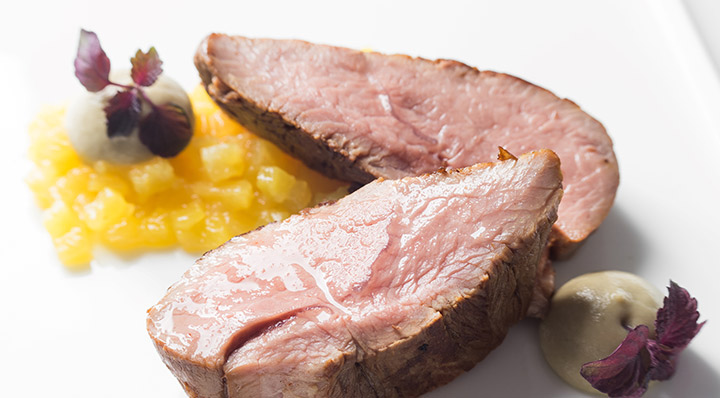 Sous Vide Lamm mit Ananaschutney und Auberginencreme