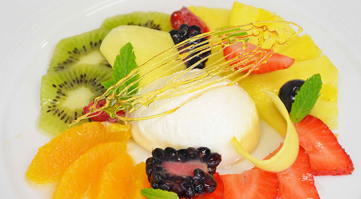 Fruit compote sous vide with vanilla ice-creamMarinierte Fruchte Daniloange