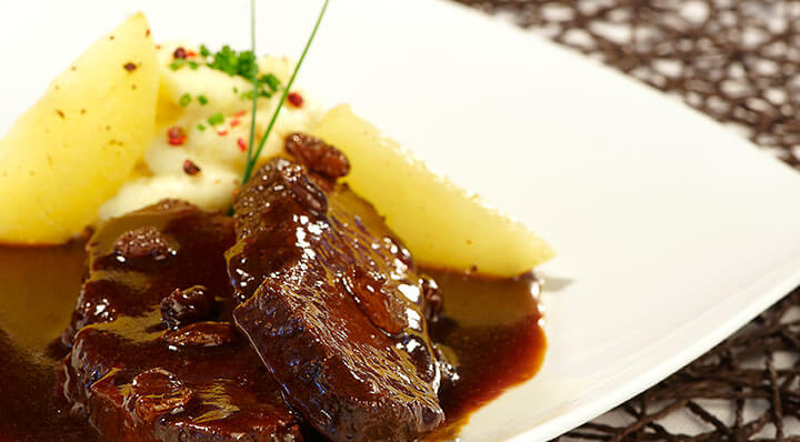  Marinated beef “Sauerbraten“ sous vide with mashed potatoesSauerbraten Heikoantoniewicz