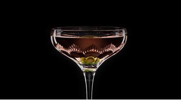 Cocktail mit Dillpollen-Grapefruit Likör
